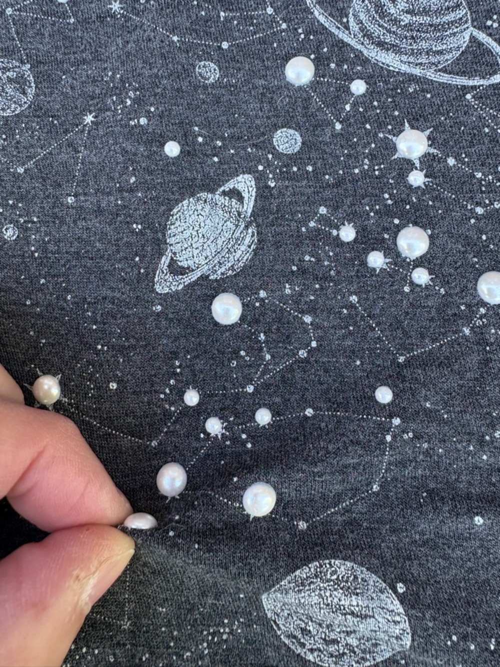 Maurices Embellished Charcoal Gray Short Sleeve Tee Celestial Print & Pearls Med - Picture 4 of 7